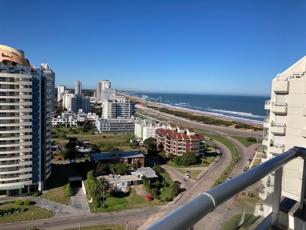 Apartamento en alquiler, con parrillero propio en Punta del