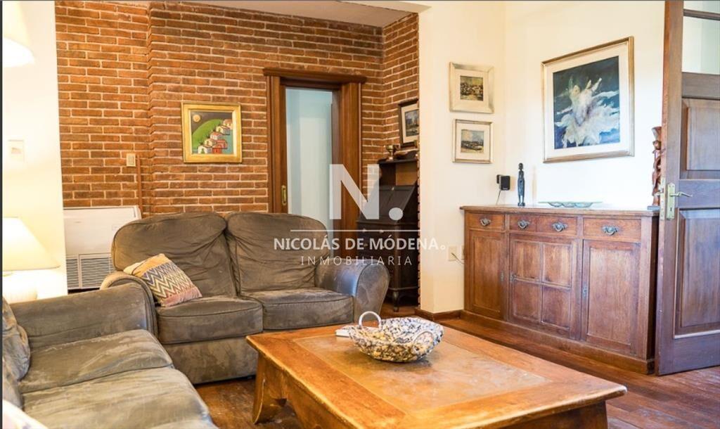 Vende casa de 4 dormitorios a cuadras del mar,