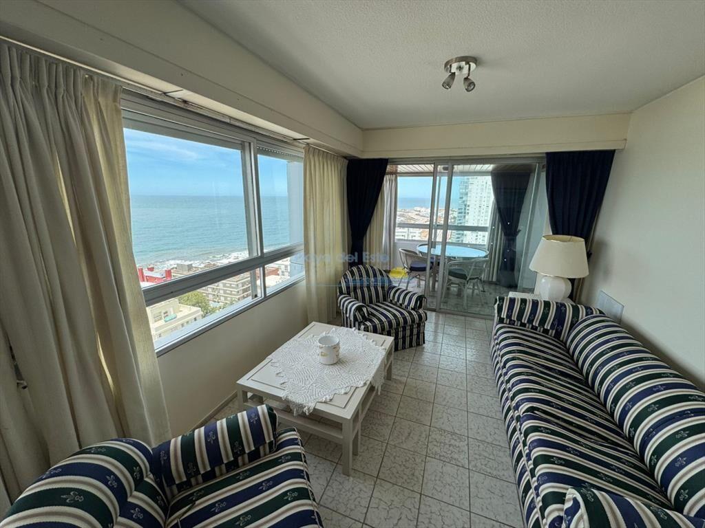 Apartamento en Venta de 3 dormitorios en la de ,