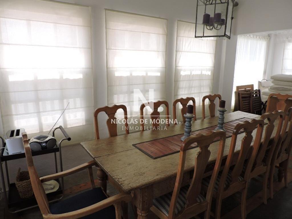 Amplia casa de dos plantas en venta ubicada en
