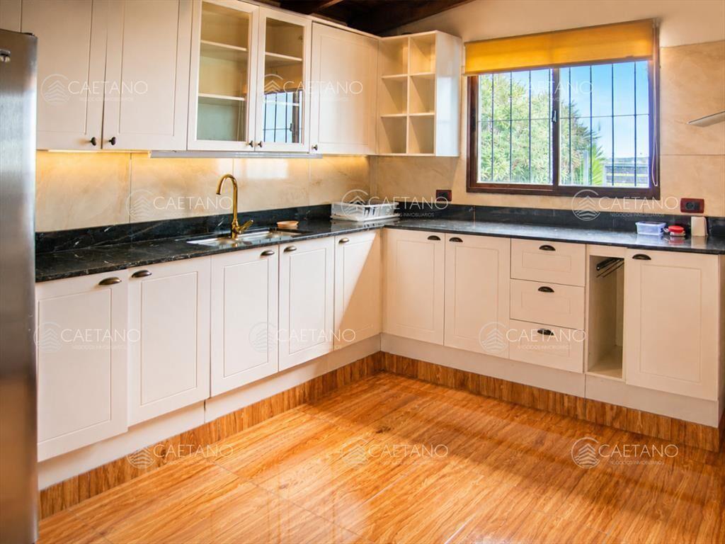 En venta casa de 4 dormitorios en Barrio 4 H en Maldonado,