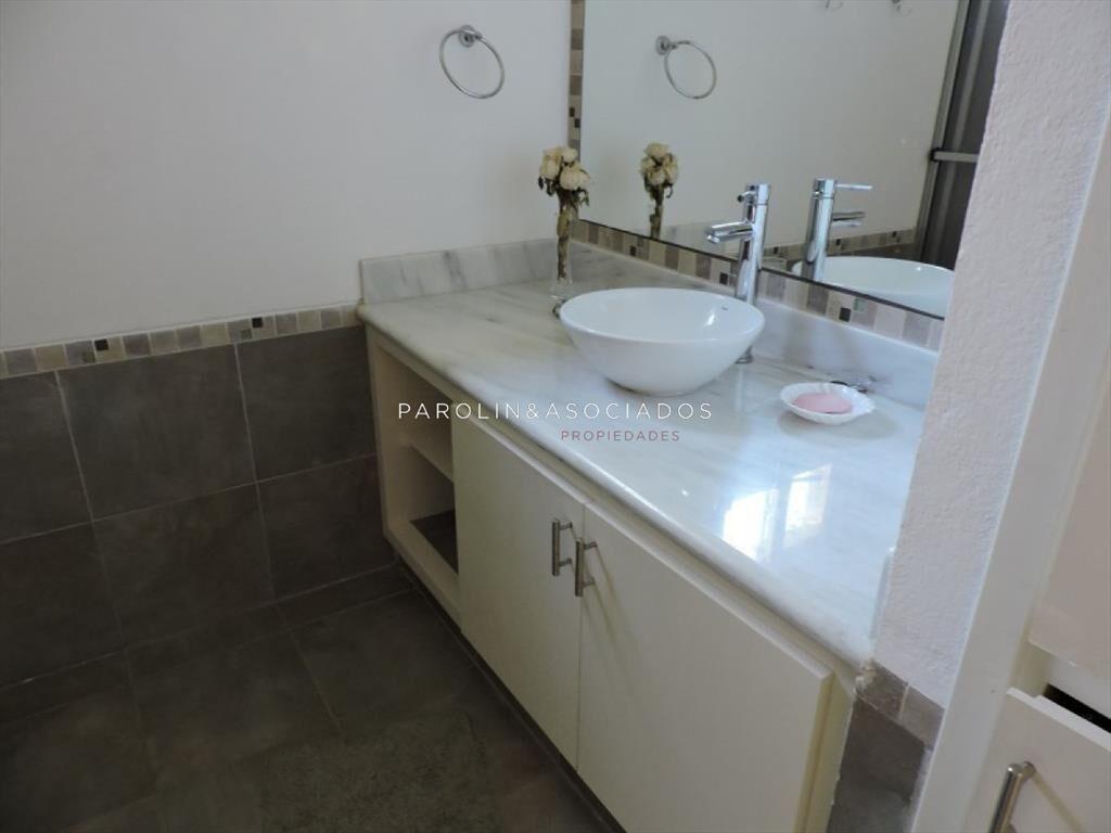 CASA DE 3 DORMITORIOS EN LA BARRA, PUNTA DEL ESTE