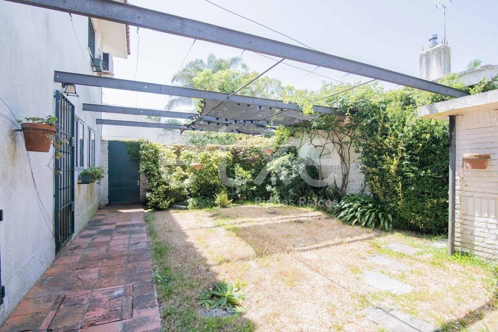 Casa en venta en el limite de Carrasco y Punta Gorda...