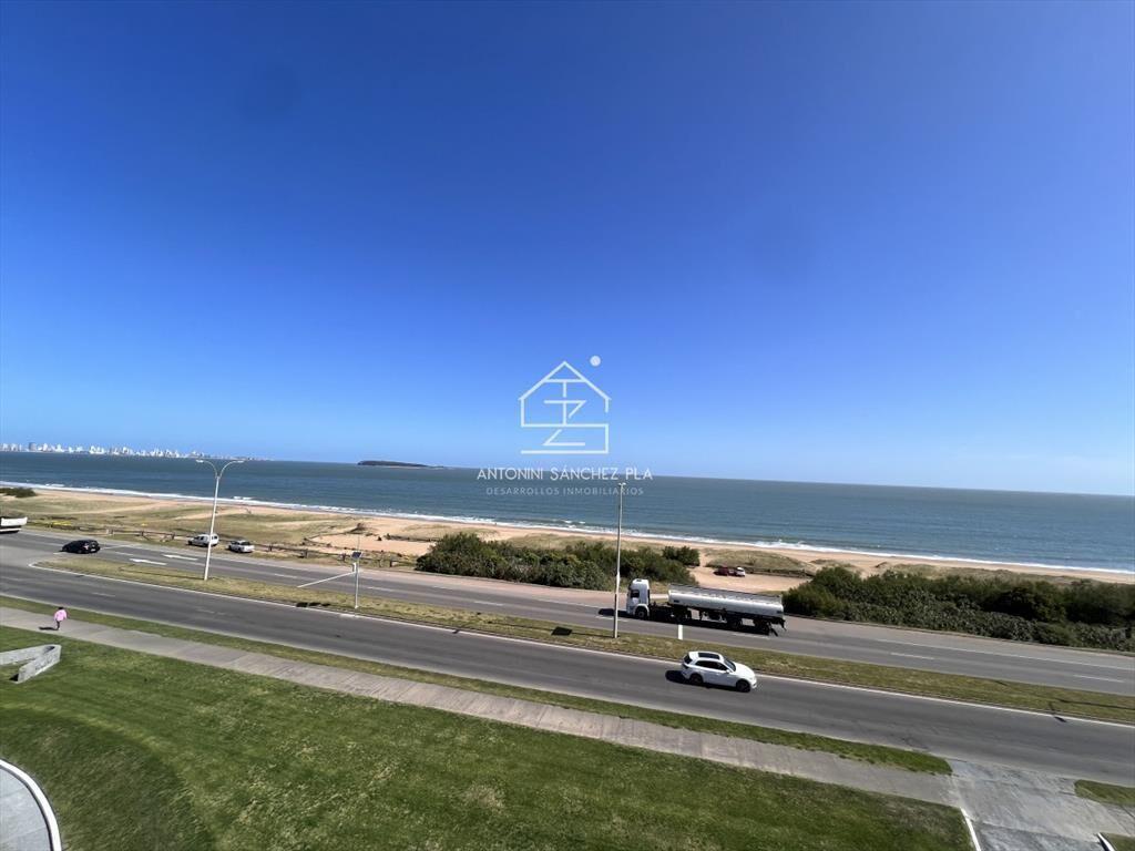 Hermoso apartamento en venta 4 dormitorios. Frente al mar P