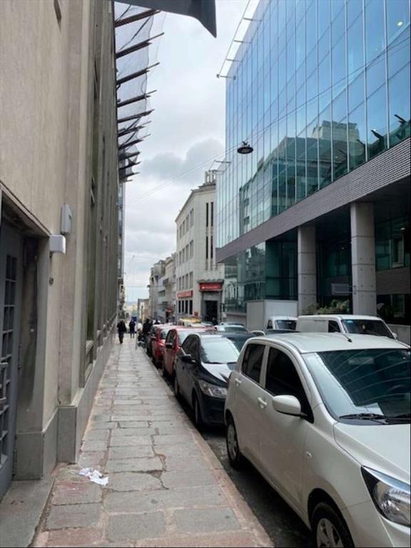 Ciudad vieja venta oficina 2 privados baño luminosa con ren
