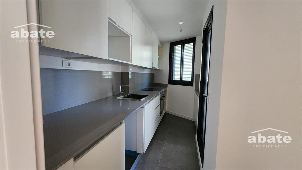 Venta apartamento en Malvín sobre la Rambla, vista al Mar c