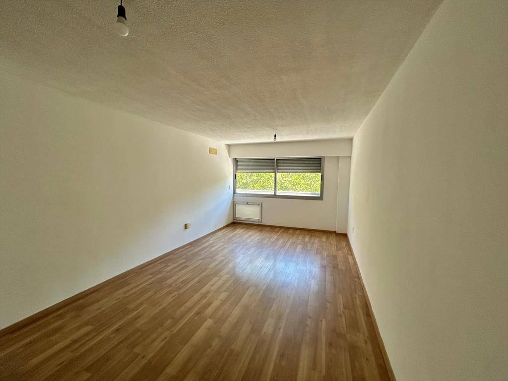 Venta de Apartamento con 2 dormitorios y garage con renta en