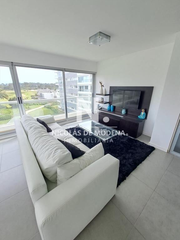 En venta apartamento de 2 dormitorios en Punta del Este.