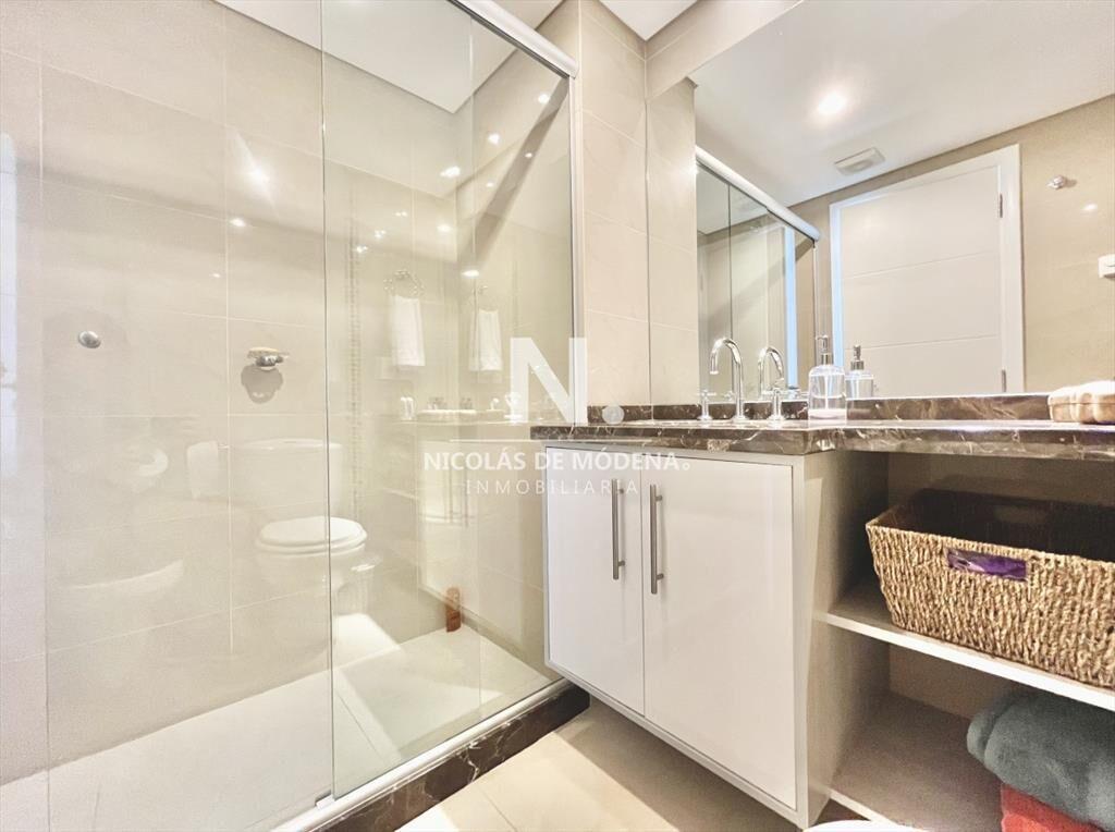 Vende apartamento de 2 dormitorios en Punta del