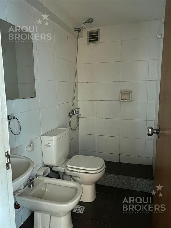 Apartamento de dos dormitorios en venta en Tres Cruces con