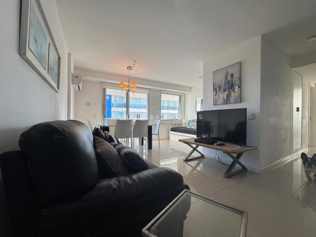Hermoso apartamento de dos dormitorios a dos de