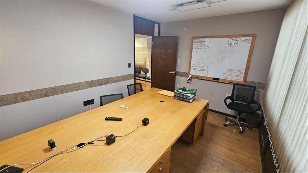 VENTA Oficina Ciudad Vieja 2 Baños