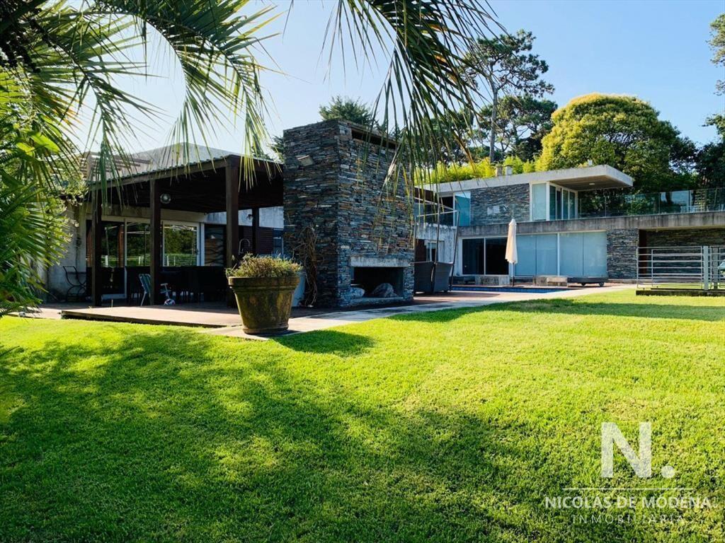 Importante residencia en Venta, Playa Mansa, Punta del Este