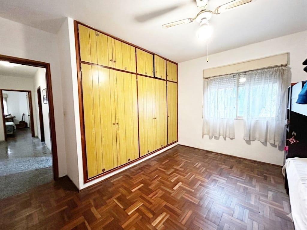 Casa a la Venta en La Comercial de Tres Dormitorios con Coc