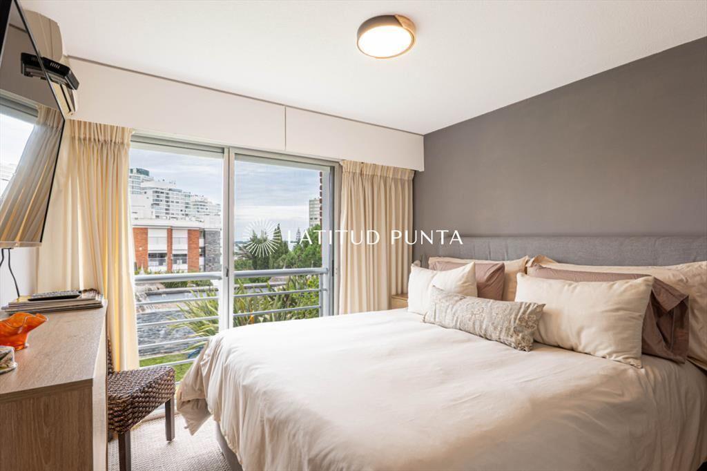 Apartamento en Mansa, 3 dormitorios y parrillero