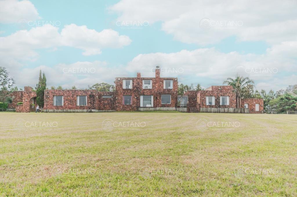 Venta chacra, Manantiales. 9 dormitorios.