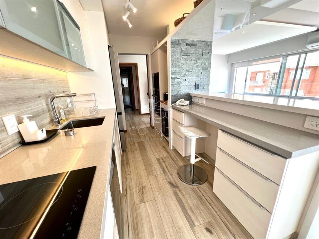 Apartamento con excelente vista a playa mansa y -