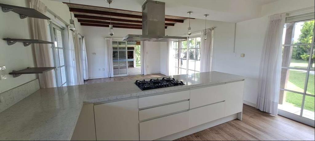 Venta Gran Residencia Colinas de Carrasco Vista al Lago 3 d