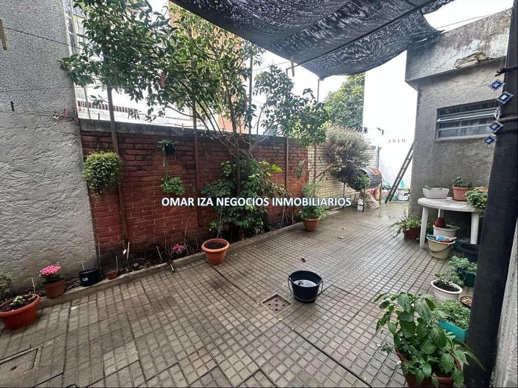 Venta casa La Blanqueada, esquina sobre Av Italia.