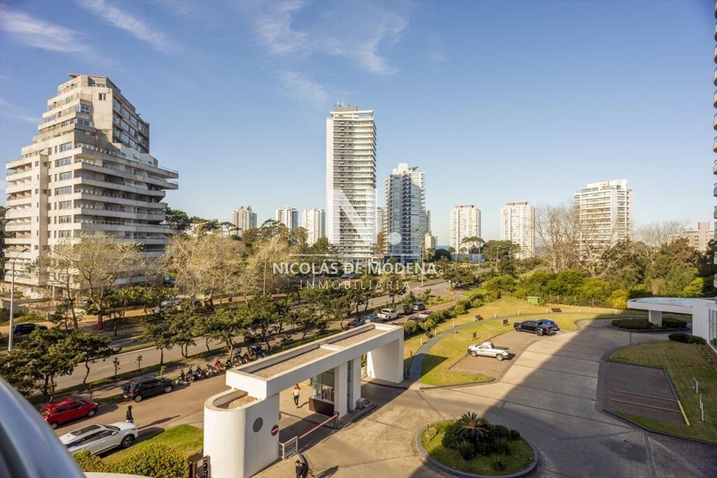 Vende apartamento con vista espectacular, de 3 dormitorios