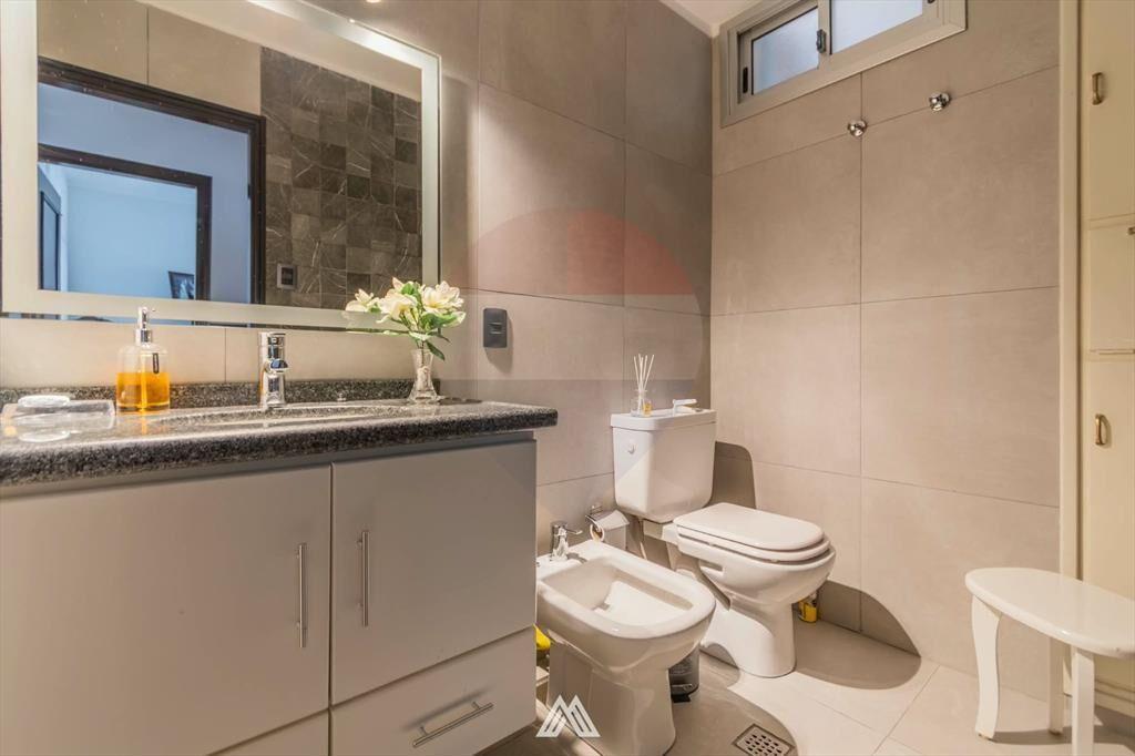 Venta apartamento, 2 dorm., terraza, Pocitos.