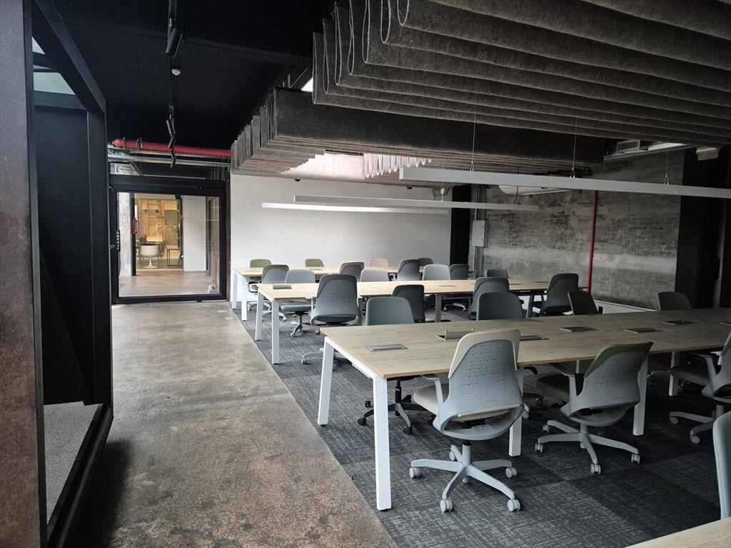 - ALQUILER -OFICINA - COWORK - TODO INCLUIDO - TRES CRUCES-