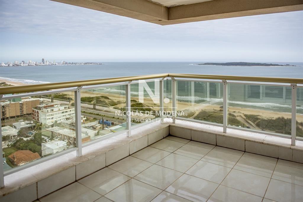 Vende apartamento esquinero en Le Jardin, Punta