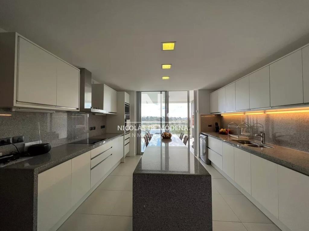 Venta de departamento de 4 dormitorios en suite