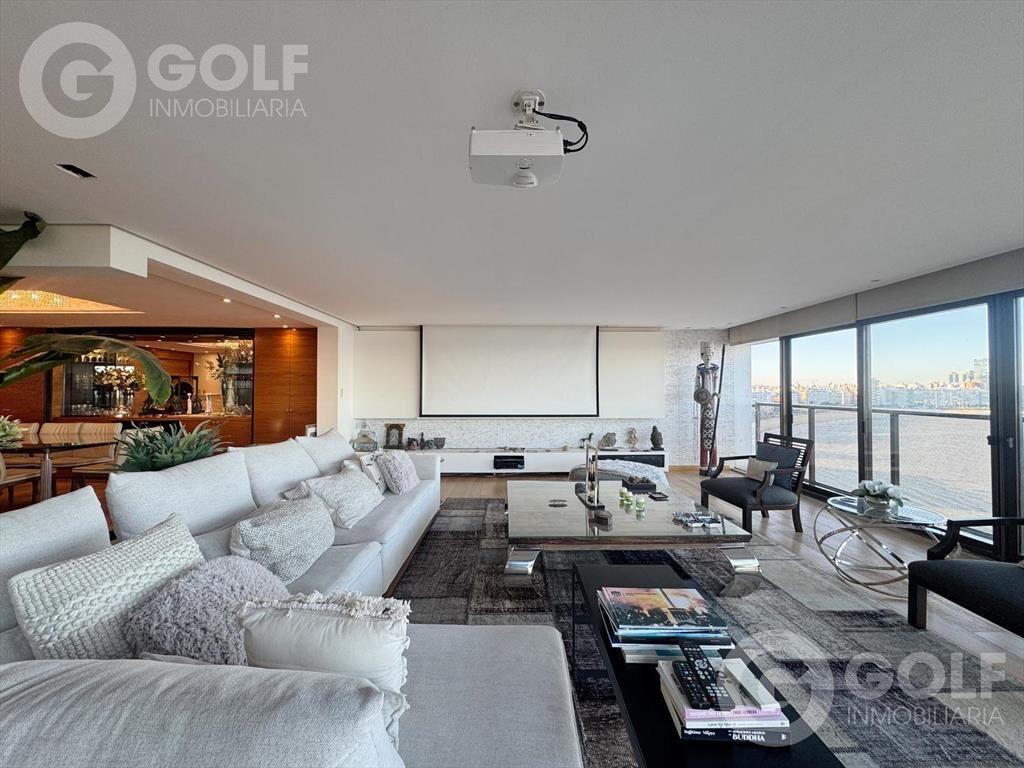 Venta de apartamento DUPLEX sobre Rambla Gandhi con vista a