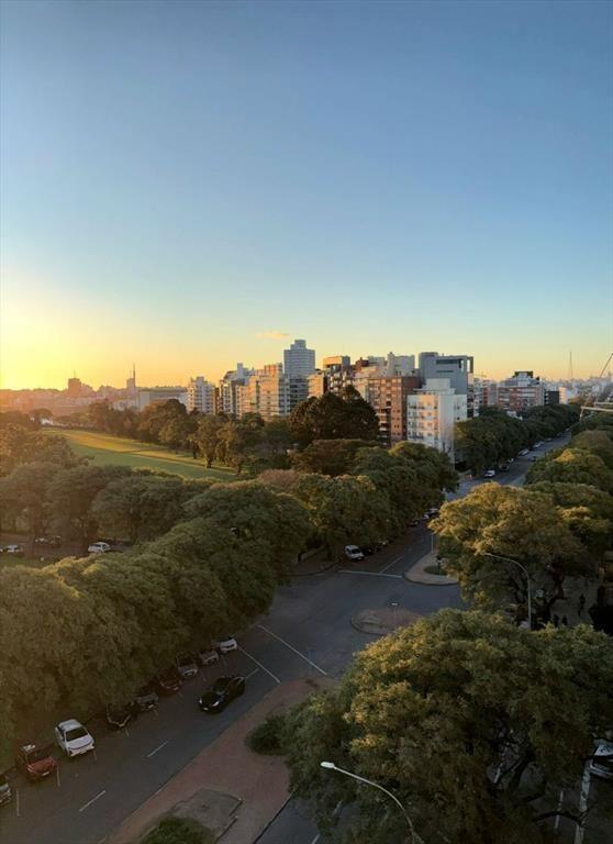 Venta de hermosa semi planta frente al Golf...