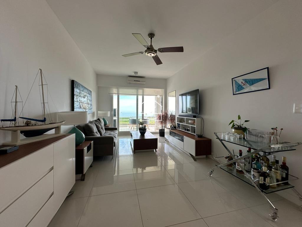 Vende departamento en Azure tower, playa mansa de 2 dormito