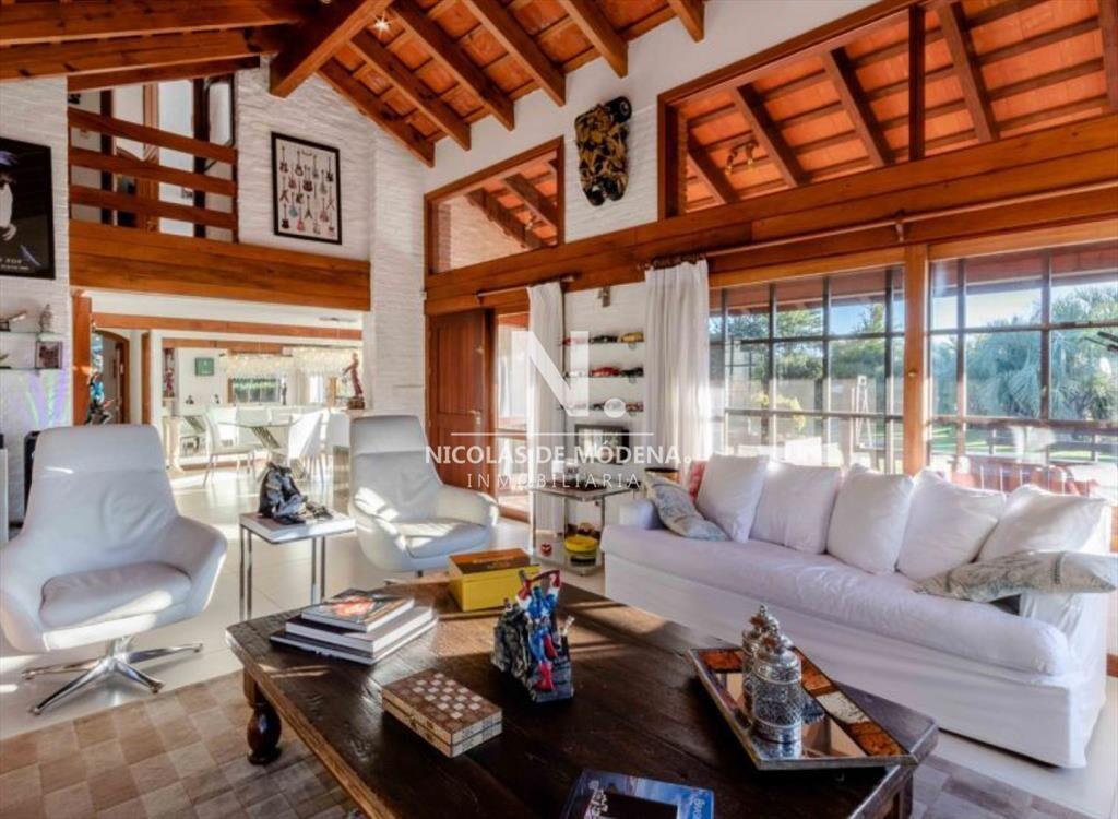 Espectacular mansion a solo metros de mar en venta, 8 dormi