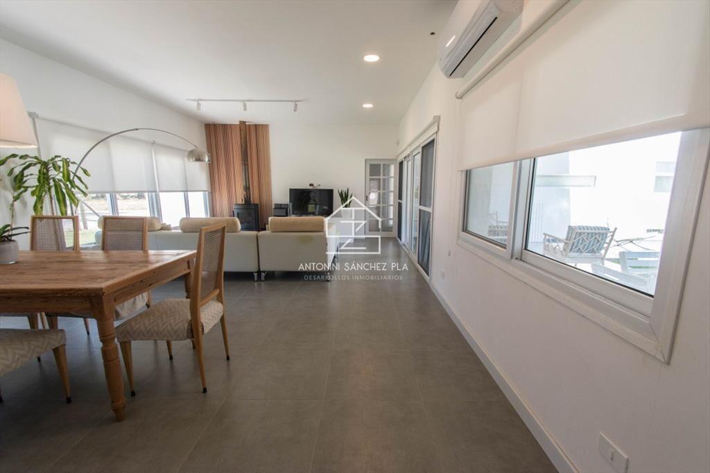 Moderna Casa con piscina climatizada. Barrio Marly. Proxima