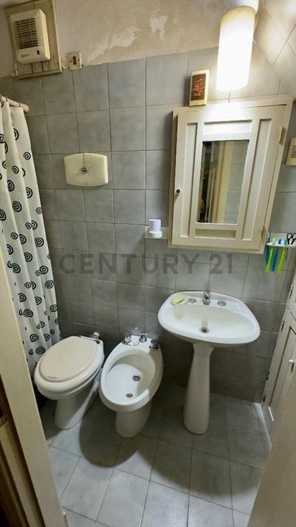 Venta casa Pta Carretas Comercio 21 de setiembre o flia g...