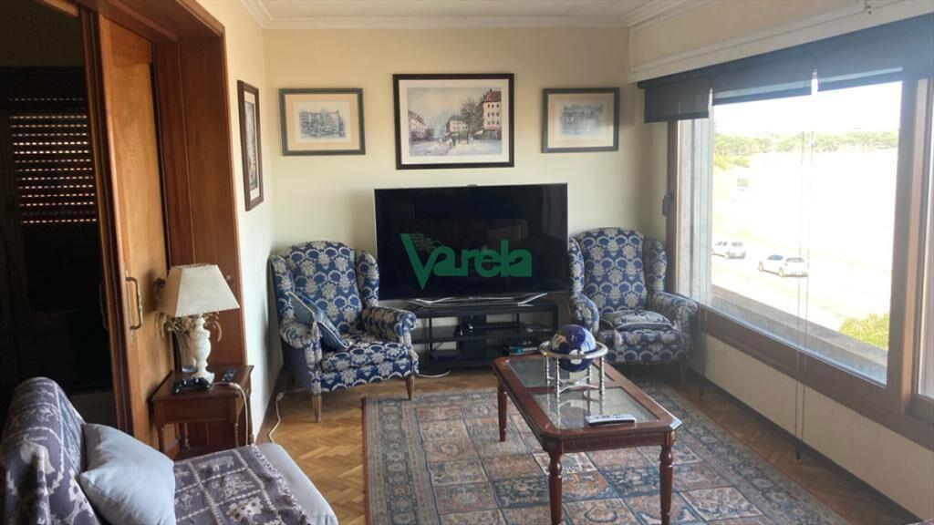 Venta casa, Punta Gorda, 3 dorm, 3 baÃ±os, fondo, todo a nu