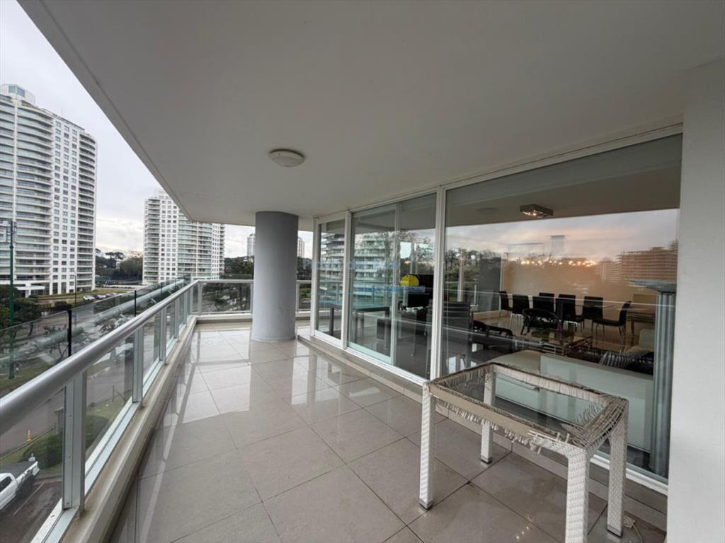 Apartamento en Venta de 4 dormitorios en Torre ,