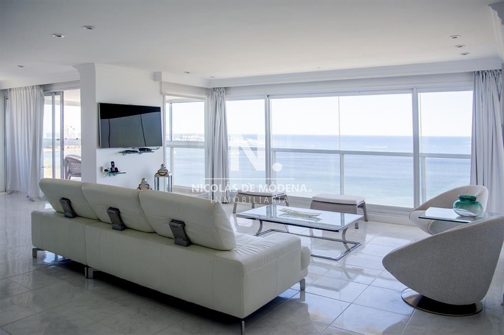Hermoso Penthouse en venta, en primera linea.