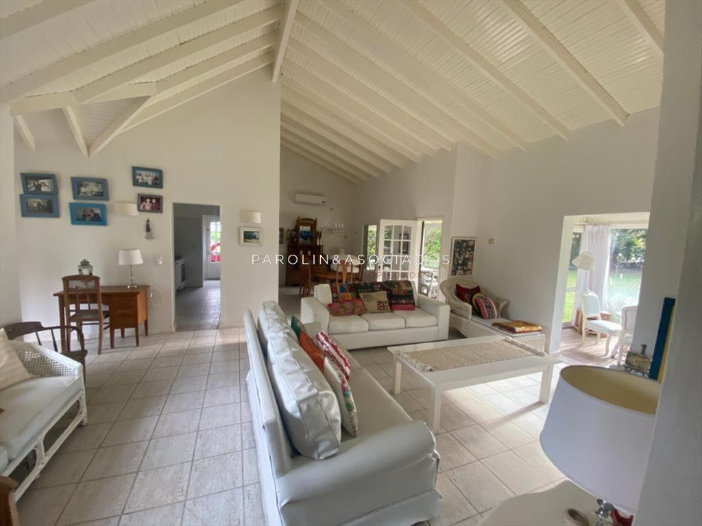 VENTA CASA DE 4 DORMITORIOS BARRIO PRIVADO LA ARBOLADA PUNT