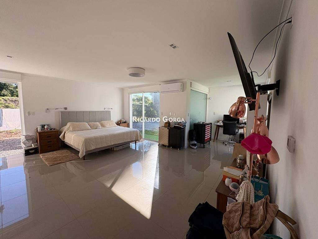 Casa en venta con renta de 6 dormitorios a metros de la ...
