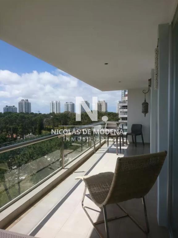 Vende apartamento de 2 dormitorios en Roosevelt,