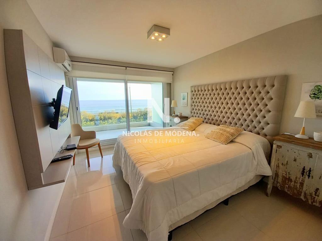 Apartamento Frente al Mar en Venta Dos y Servicio