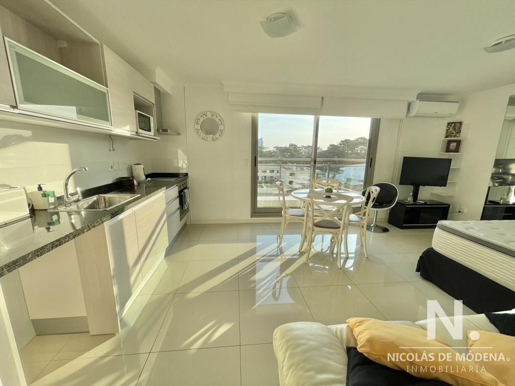 VENTA DE APARTAMENTO MONOAMBIENTE EN EDIFICIO PLACE LAFAYET