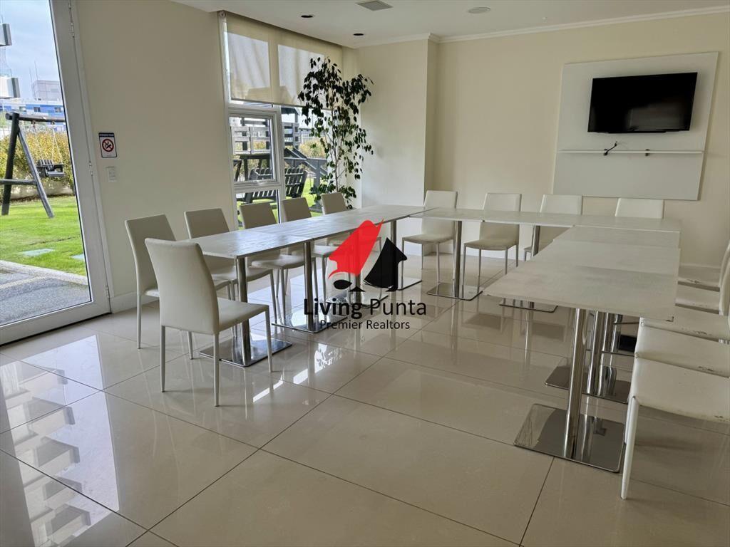 Apartamento en venta con vista al mar y buena de