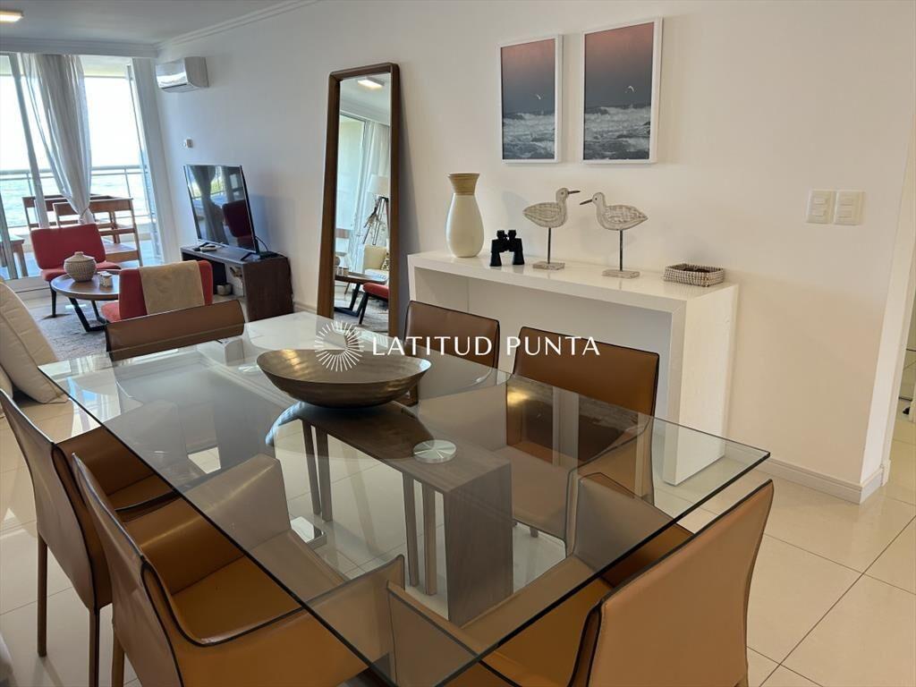 Crucero, apartamento de 3 dormitorios en primera