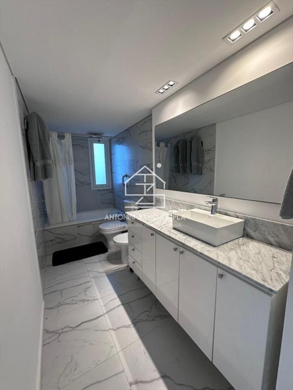Poseidon esquinero de 3 Dormitorios en suite mas dependenci