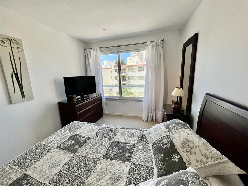 APARTAMENTO EN VENTA 4 DORMITORIOS CON PARRILLERO