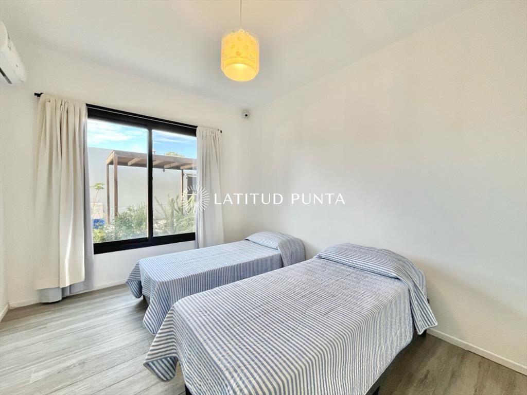 Casa 3 dormitorios con piscina. Barrio Privado