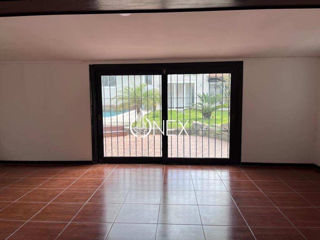 Venta casa 5 dormitorios con piscina en Punta del Este.