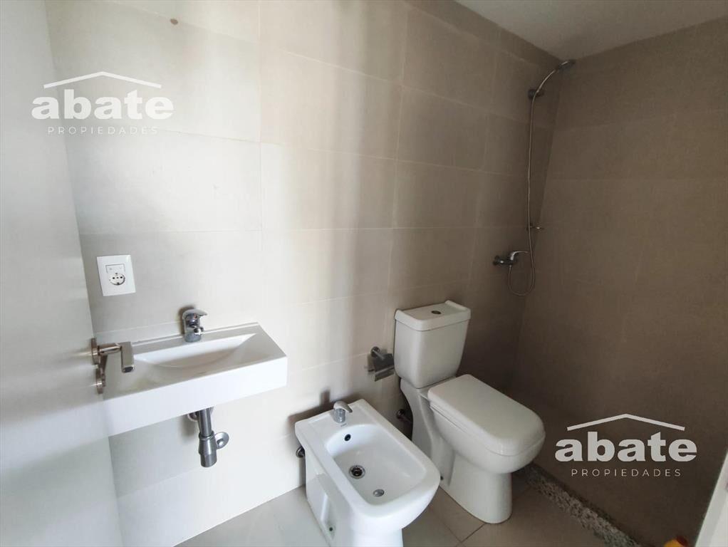 Venta Apartamento 3 dormitorios. Piso 5. Luminoso. Con rent