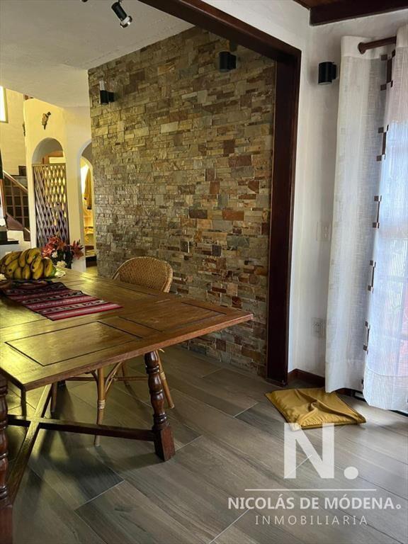 Casa en Pinares - Se acepta Permuta por Apartamento. Consul